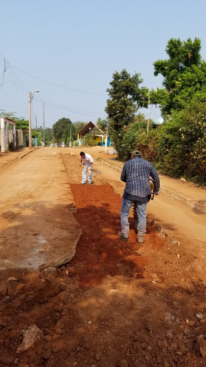 OPERACION DE MEZCLADO, TENDIDO Y COMPACTACION DE BASE, COMPACTADO AL 95% DE SU PVSM., (NO INCLUYE: SUMINISTRO NI ACARREO DESDE EL BANCO DEL MATERIAL ARENO-GRAVOSO), INCLUYE: MANO DE OBRA, HERRAMIENTA Y EQUIPO NECESARIO.					
					
					
					
